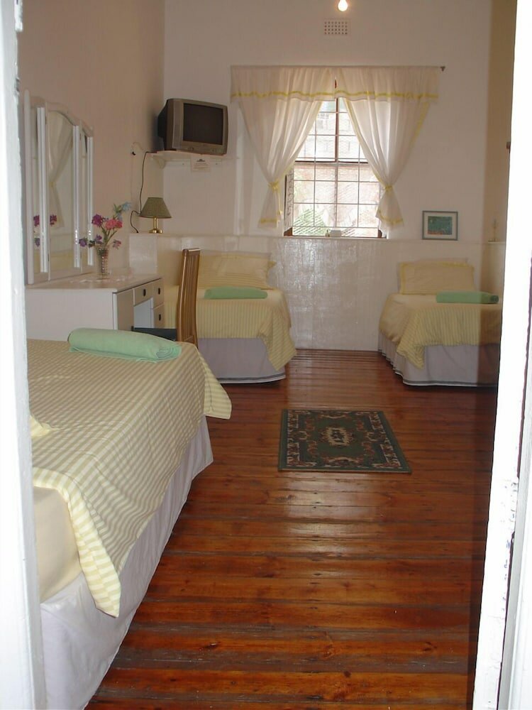 Фото District Six Guesthouse