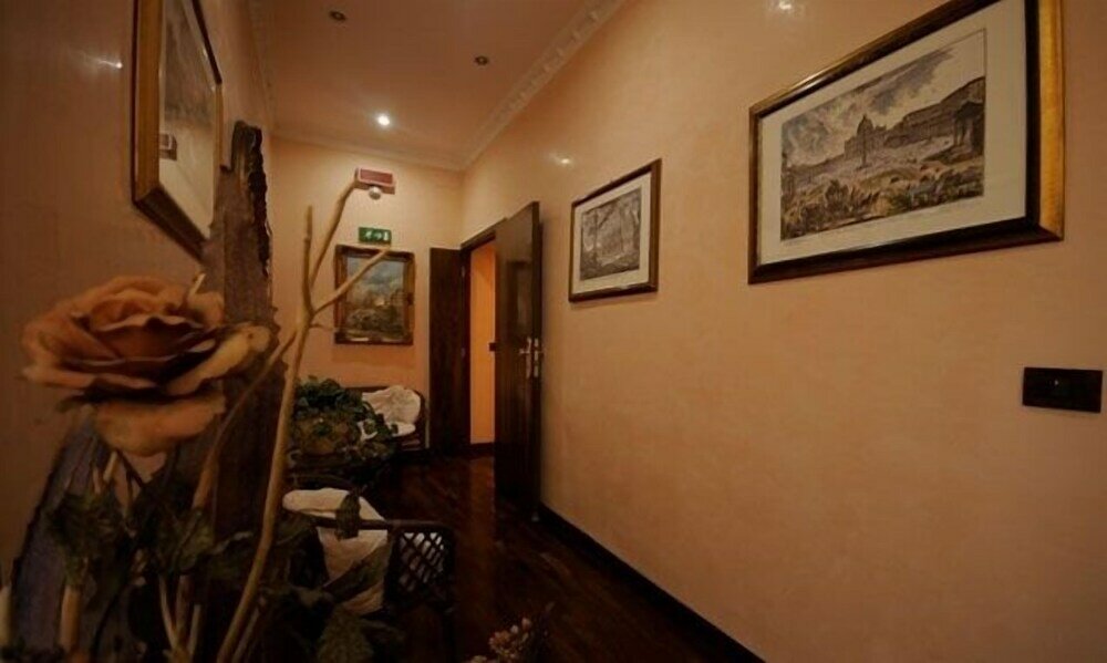 Фото Royal House