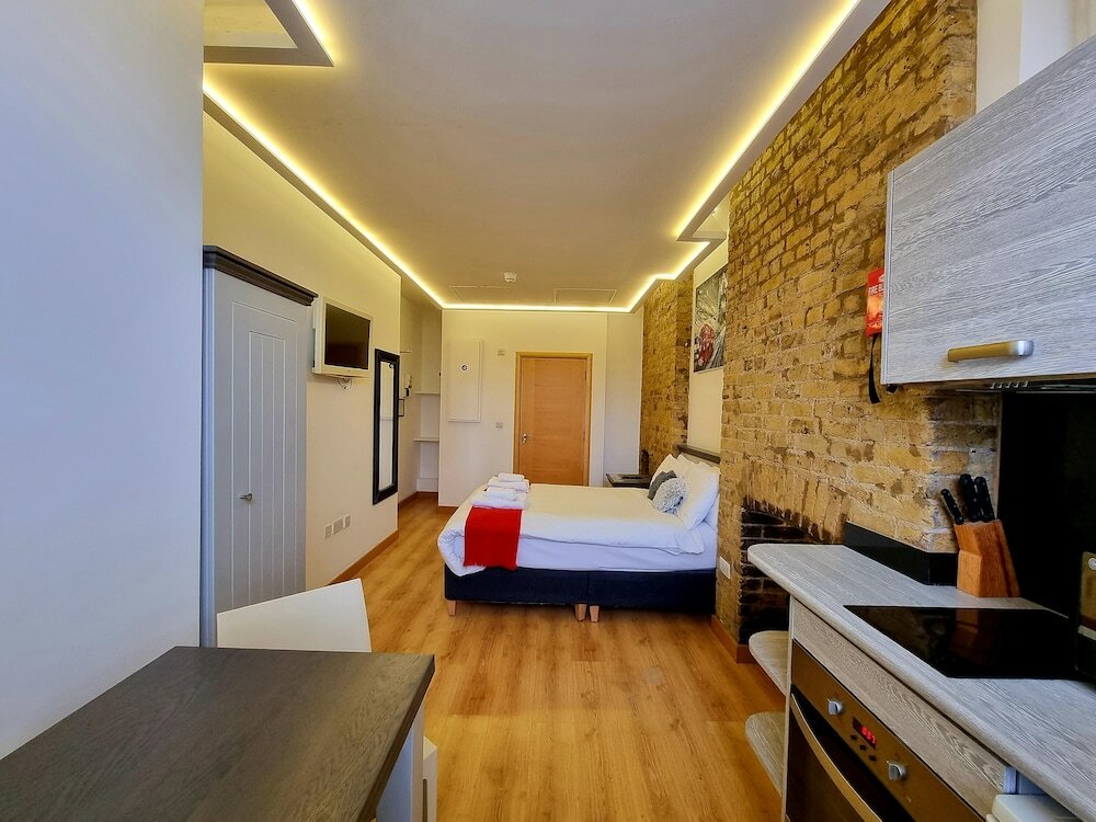 Фото London Stay Apartments