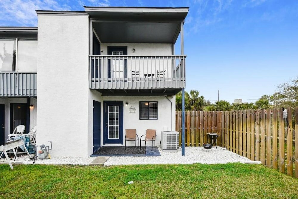 Фото Happy Herron by Book That Condo