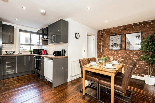 Гостиница UStay 27 Stanley Street Party Apartments в Ливерпуле