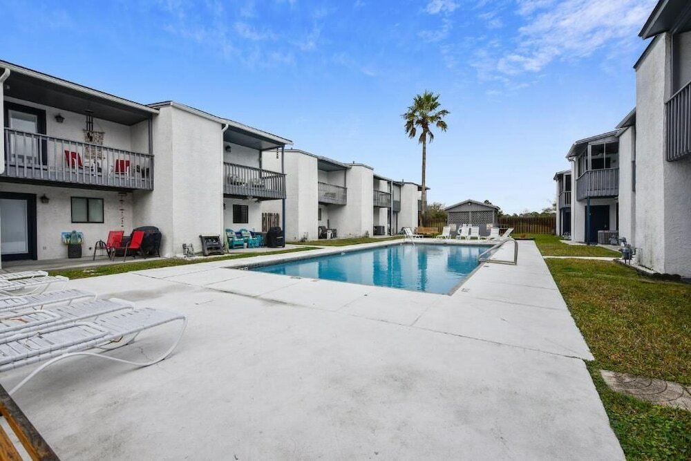 Фото Happy Herron by Book That Condo