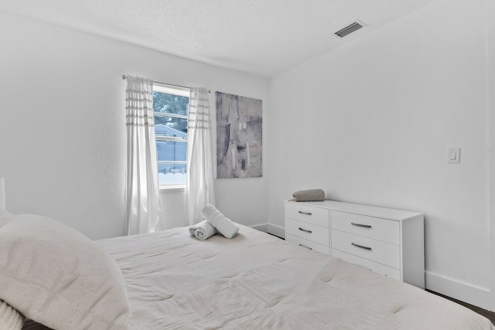 Фото Upper Design District 3bd Home w/Jacuzzi and Backyard