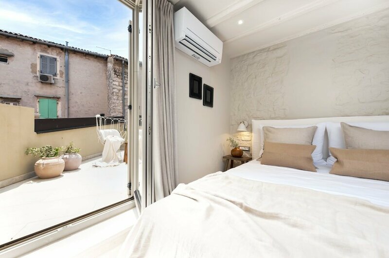 Гостиница Calnova Suites в Ровине