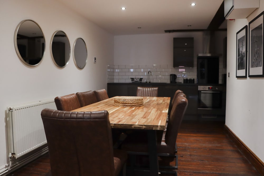 Фото UStay 27 Stanley Street Party Apartments