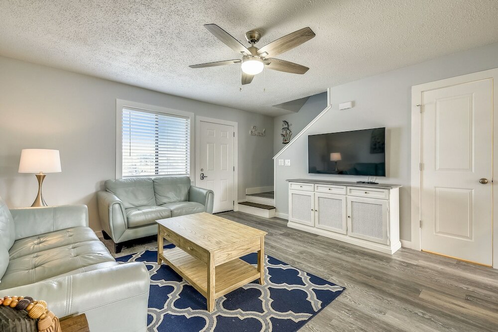 Фото Happy Herron by Book That Condo