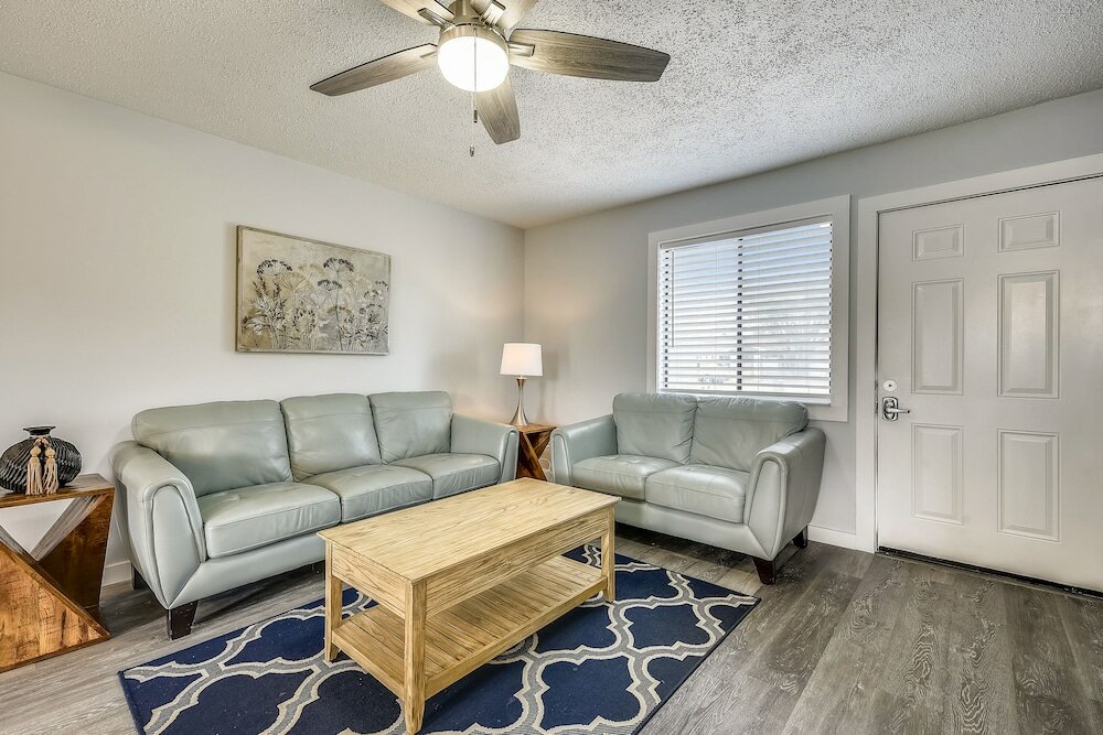 Фото Happy Herron by Book That Condo