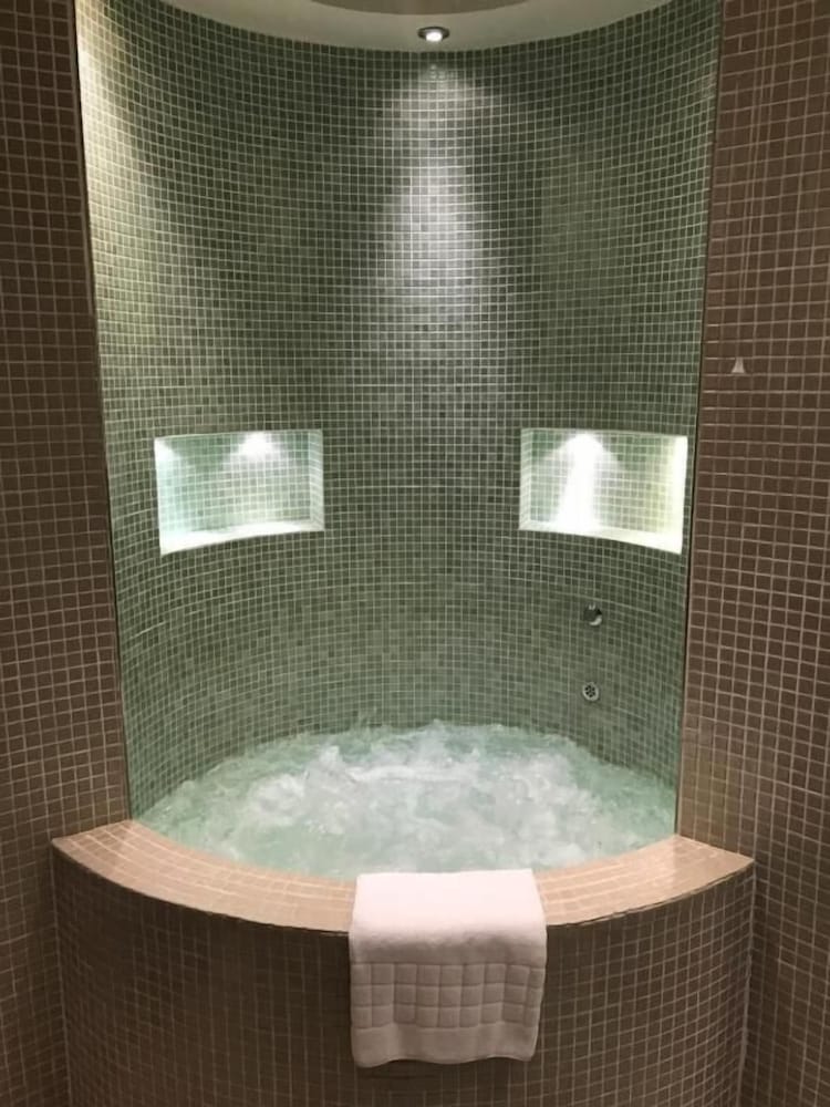 Фото Thornton Manor Estates