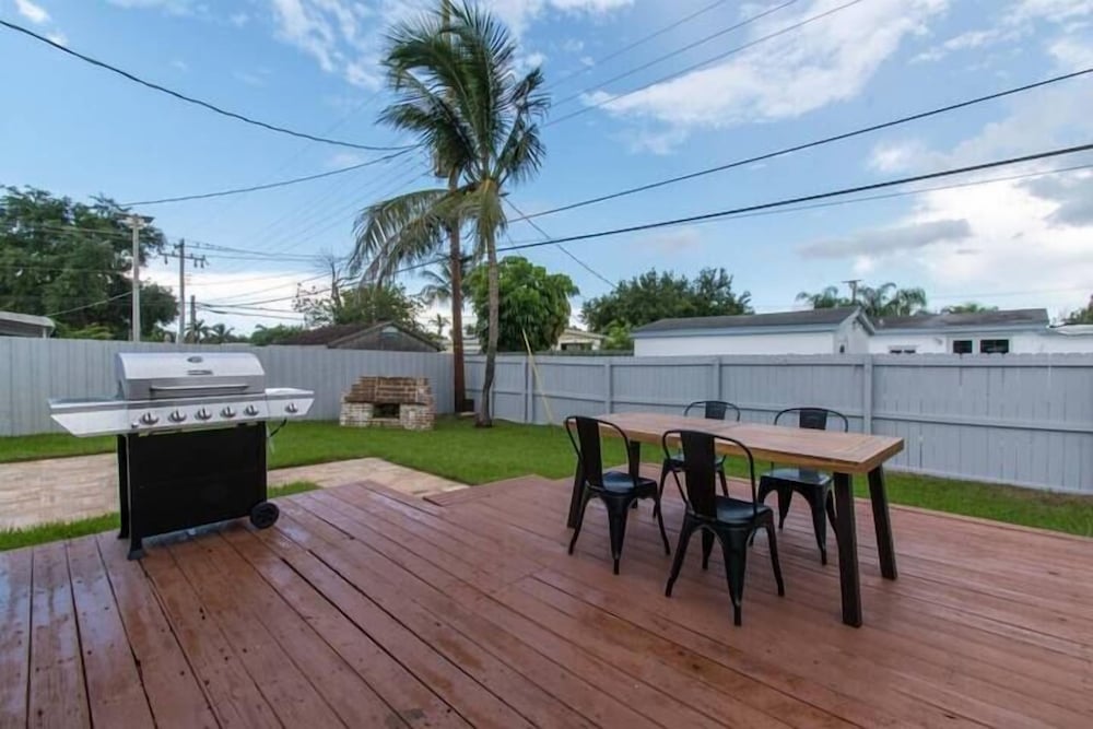 Фото Renovated2 Br with Private Hot tub