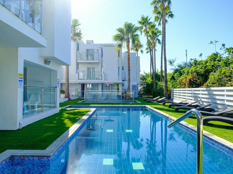 Гостиница Sanders Rio Gardens - Generous Studio With Shared Pool and Balcony в Айя-Напе