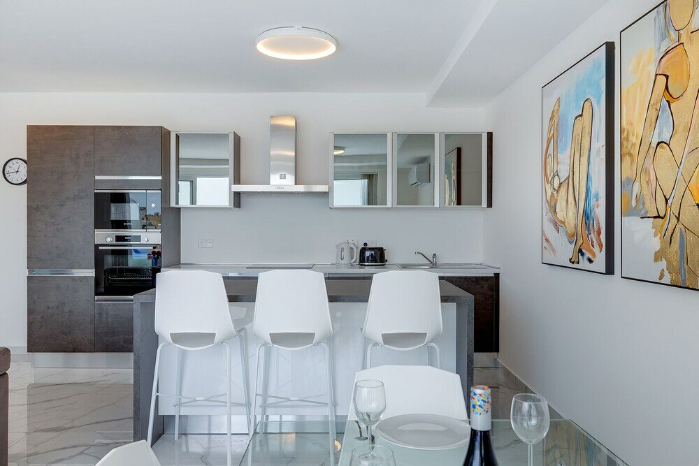 Фото Fabulous Penthouse Close to St George's Bay