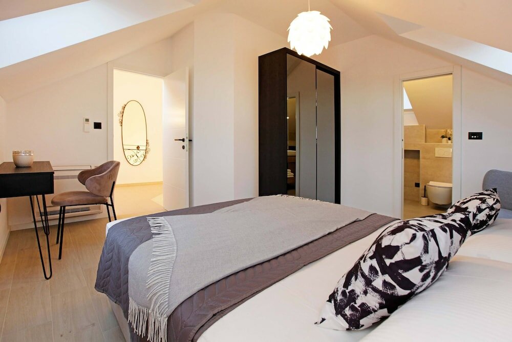 Фото Beachfront villa Senses for 12 in Milna