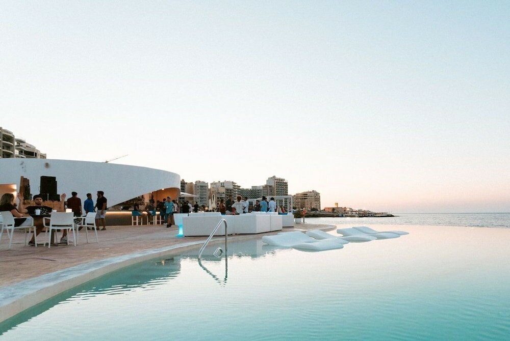 Фото Deluxe 2br Apartment in Central St Julian's