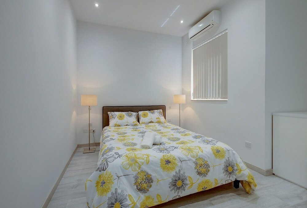 Фото Stylish 3br Apartment, Fantastic Location in Sliema