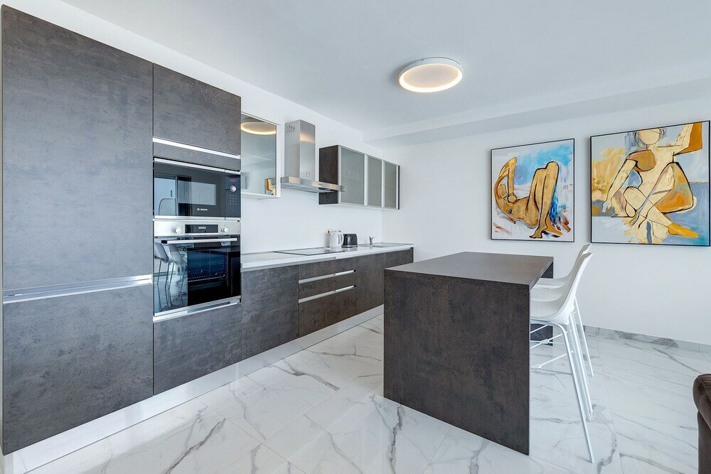 Фото Fabulous Penthouse Close to St George's Bay