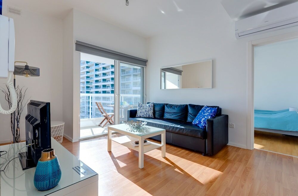 Фото Modern 2 Bedroom Seaview Apartment