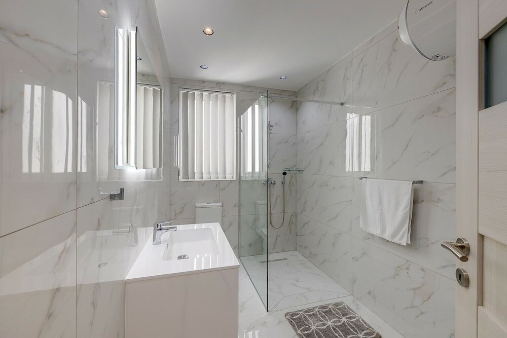 Фото Fabulous Penthouse Close to St George's Bay