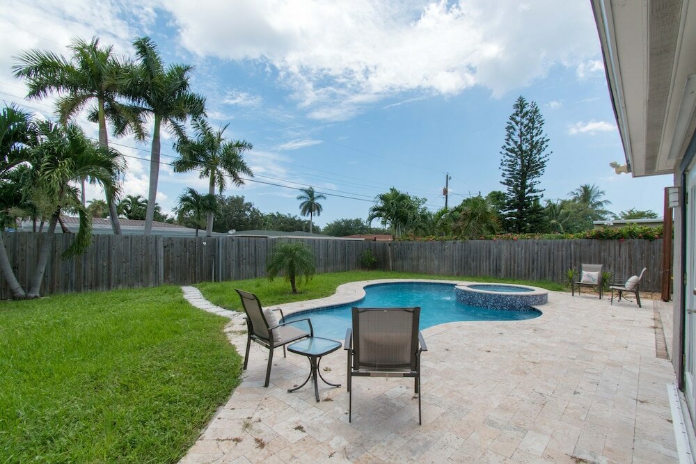 Фото Private Pool 3br New Modern Furniture