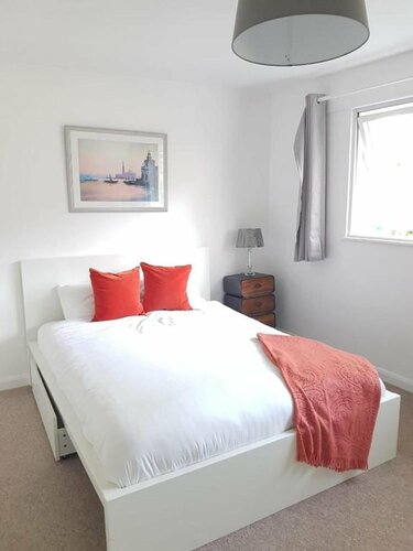 Гостиница Lovely 2-bed Apartment in Stanford-le-hope в Базилдоне