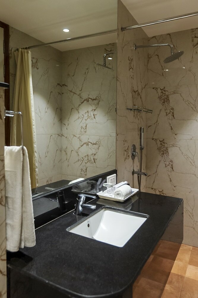 Фото Celebrant Hotel