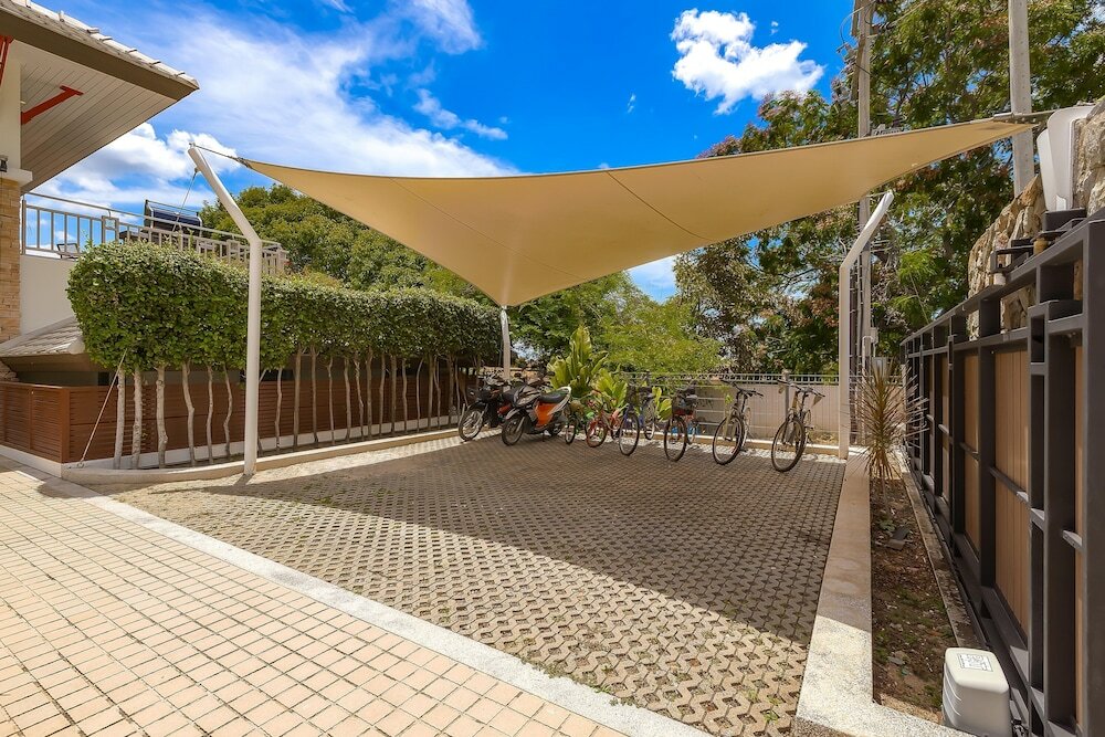 Фото Luxury Mansion 6 Br on Golf Course Jb