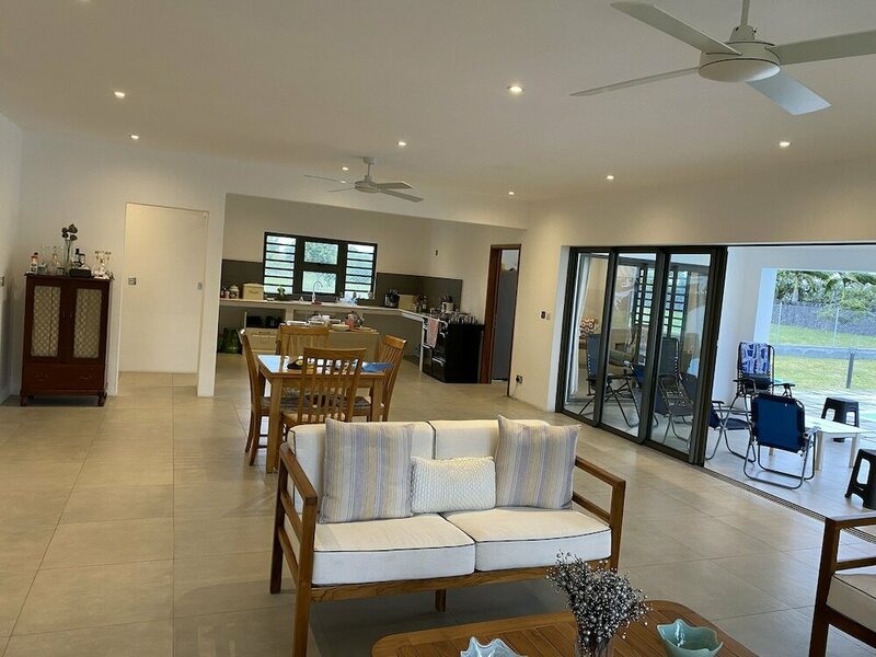 Гостиница Charming 4-bed Villa in Beau Vallon