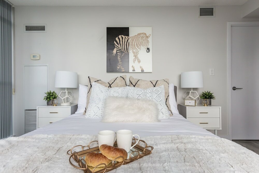 Фото Marvelous Elegant Downtown Apartments