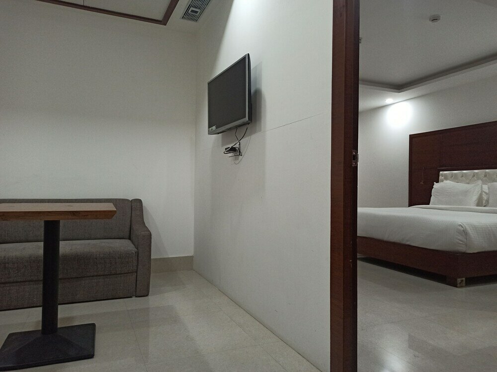 Фото Hotel Autumn Crocus - A Boutique Hotel