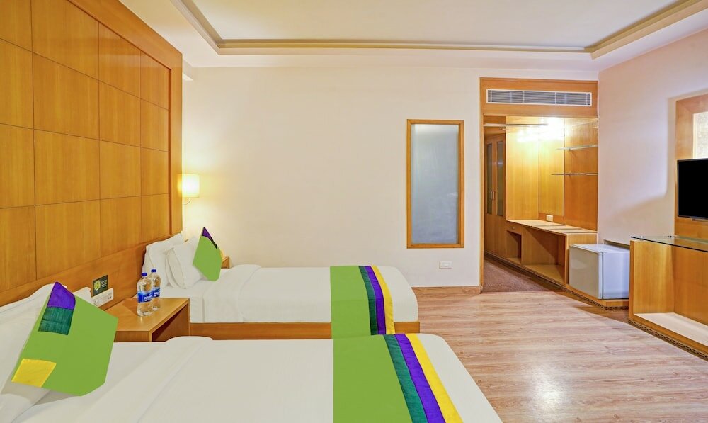 Фото Treebo Trend The Royal Cm