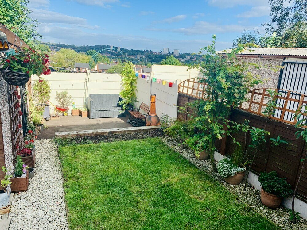 Hotel Lovely 2-bed House in Bramley With Field View, Leeds, photo