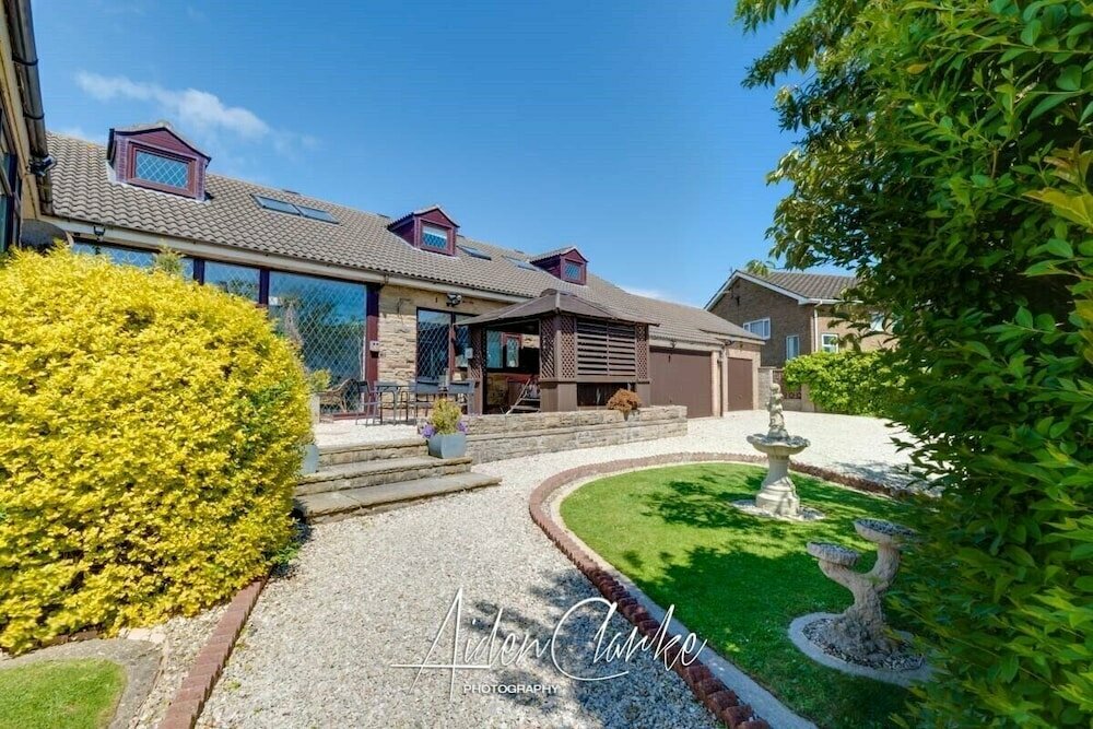 Hotel Stunning Residence set on Cliffside in Scarborough, Scarborough, photo