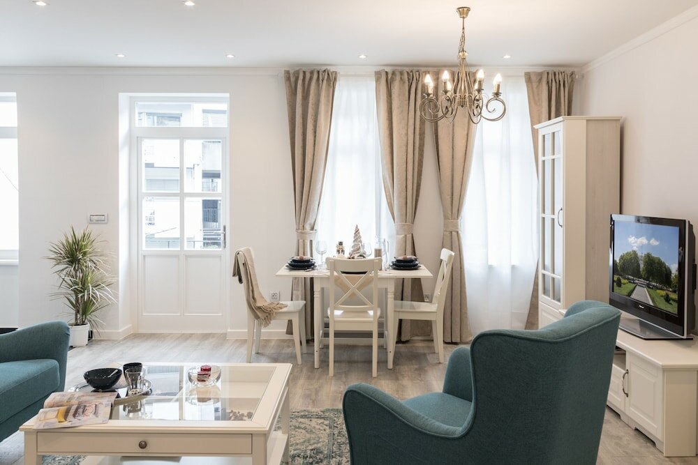 Фото Modern 2bdr Loft in Old Town - Best Location