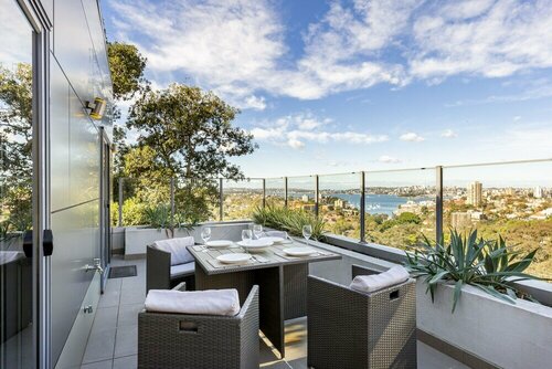 Гостиница 2 Bdrm North Sydney with harbour views в Сиднее