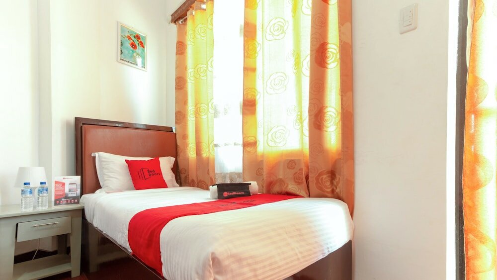 Фото RedDoorz near Robinsons North Tacloban