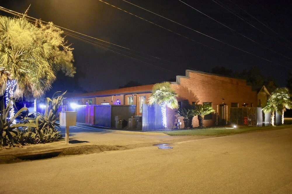 Фото The Hangar Lofts Hotel