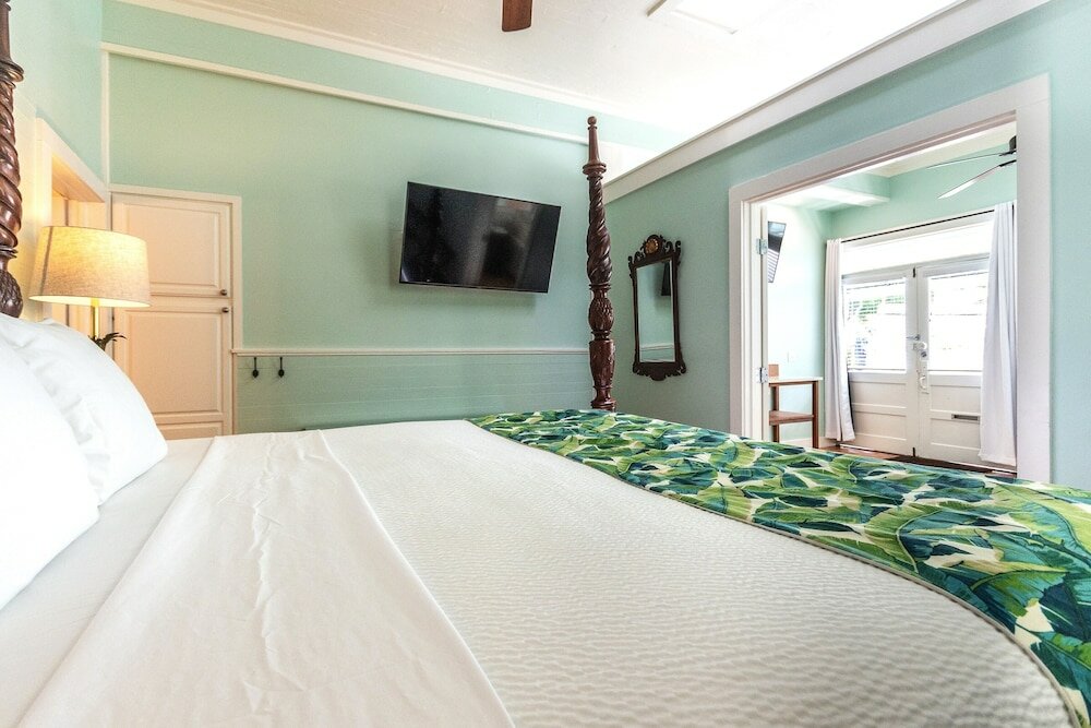 Фото The Porch on Frances Inn