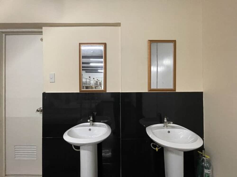 Фото 1888 Staycation Inn by Cocotel