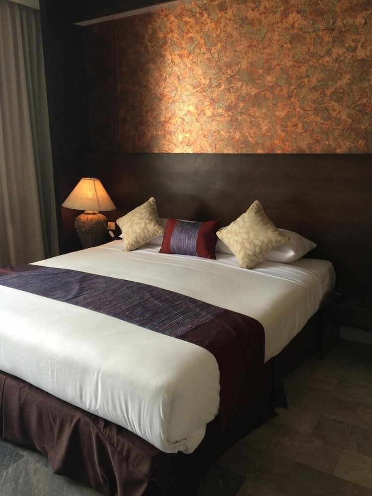 Фото Royal Lanna Hotel
