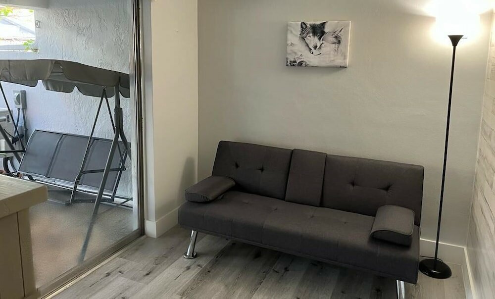 Фото Luxurious & Spacious Townhouse 6 Miles From Beach