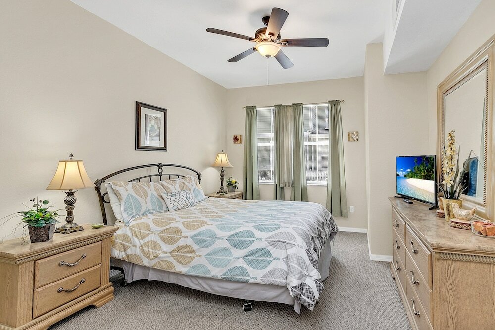 Фото Modern & Comfy 20min to Disney Queenbeds