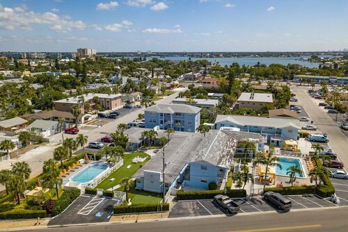 Гостиница The Villas at St Pete Beach