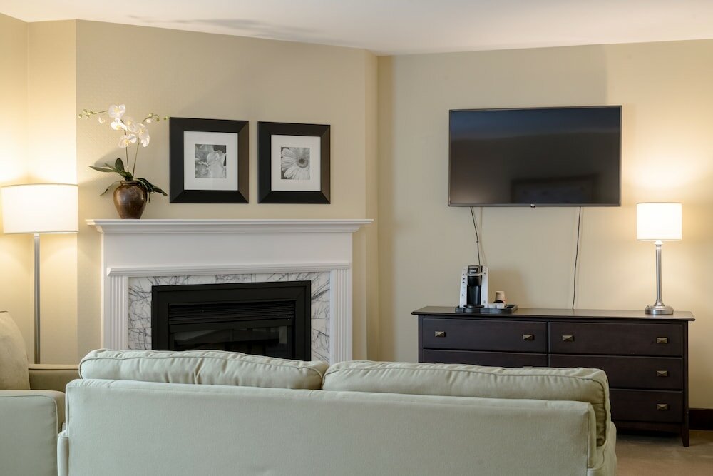 Фото Amsterdam Inn & Suites Sussex