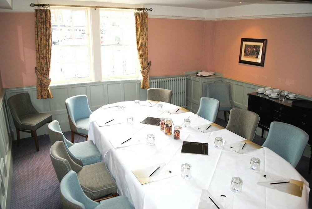 Фото The Bear Hotel