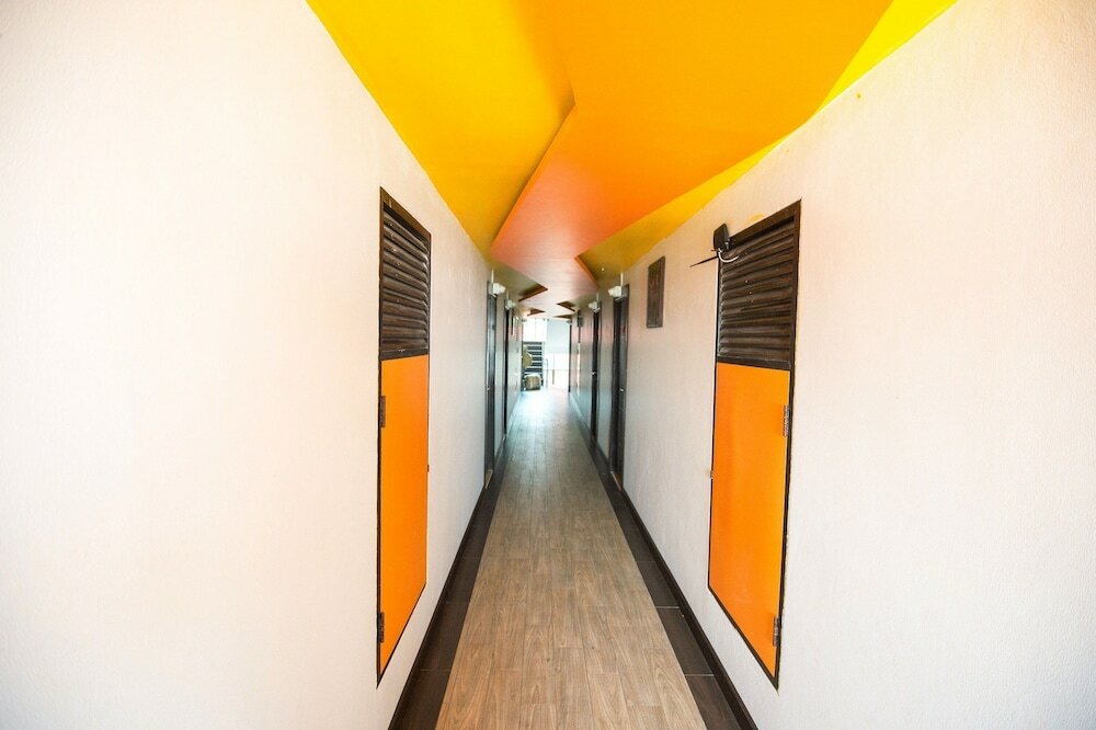 Фото Mr Mac's Hotel