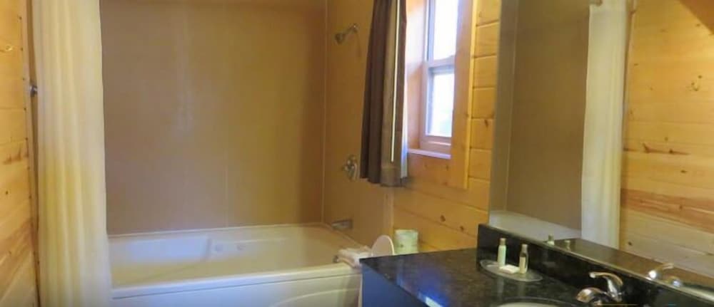 Фото Cabins of Mackinaw