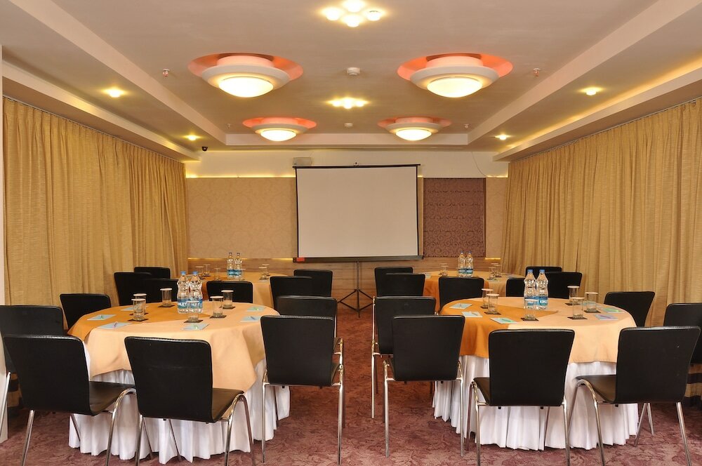 Фото Hotel Niharika