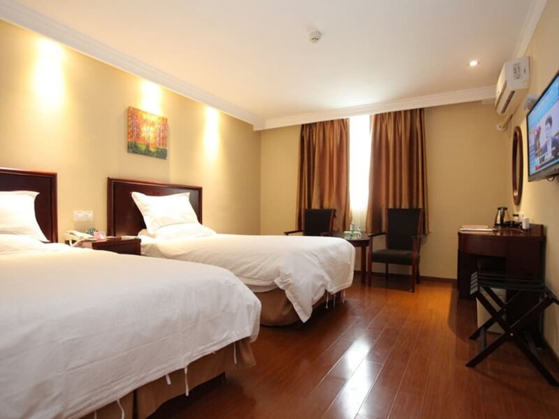 Гостиница GreenTree Inn Zhenjiang Gaotie Wanda Square Express Hotel в Чжэньцзяне