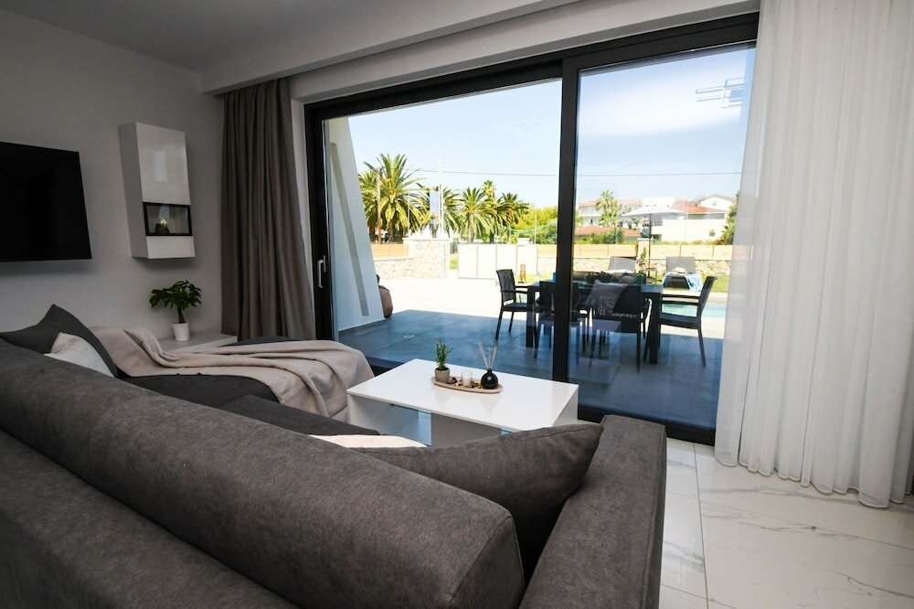 Фото Sun White Villa