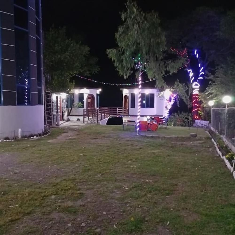 Фото Pameer Continental Hotel and Restaurant