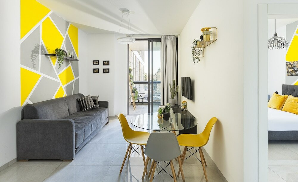 Фото J-Tower Apartments